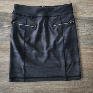 Lululemon Mini Skirt Size 6 Black Camouflage Skirt Length 18 Inches Zip Pockets